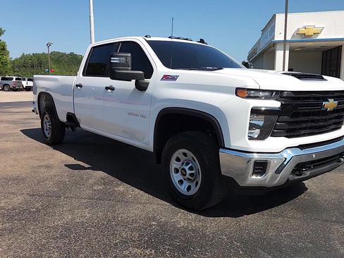 Used 2025 Chevrolet Silverado 2500 W/T AWD/4WD image 4