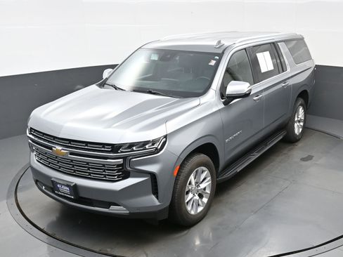 Used 2023 Chevrolet Suburban Premier AWD/4WD image 35