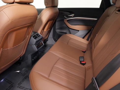 Used 2024 Audi Q8 e-tron Premium Plus w/ Premium Plus Package image 40