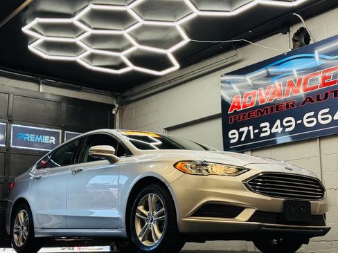 Used 2018 Ford Fusion SE FWD image 1