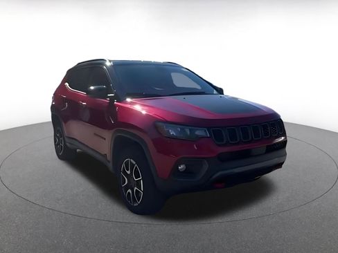 Used 2025 Jeep Compass Trailhawk image 16