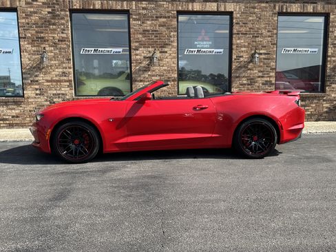 Used 2020 Chevrolet Camaro LT image 3