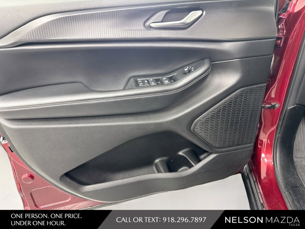 Used 2023 Jeep Grand Cherokee L Laredo AWD/4WD image 18