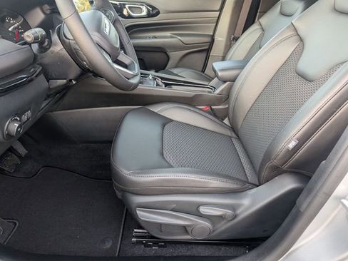 New 2026 Jeep Compass Latitude image 11