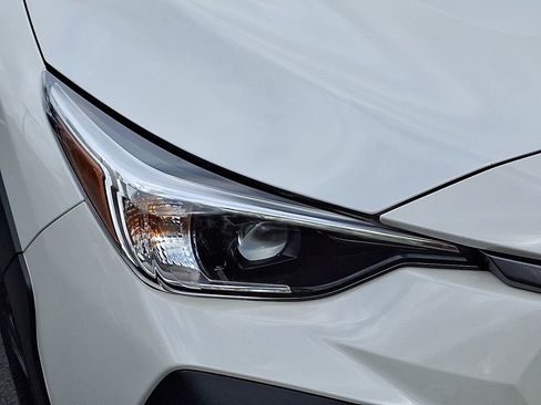 Certified 2024 Subaru Crosstrek 2.0i Premium image 9