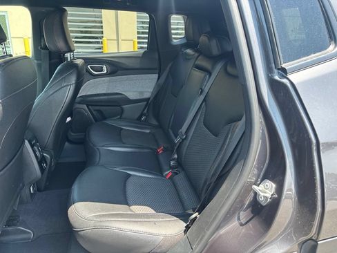Used 2024 Jeep Compass Latitude AWD/4WD image 11
