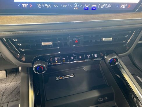 Certified 2025 Chevrolet Suburban High Country image 52