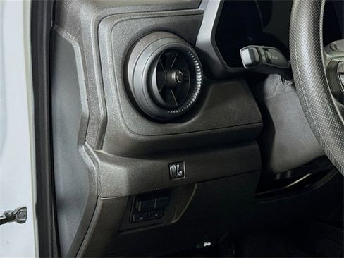 Used 2024 Chevrolet Colorado W/T image 8