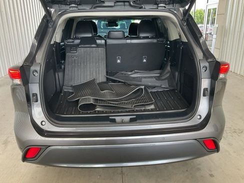 Used 2022 Toyota Highlander Limited AWD/4WD image 21