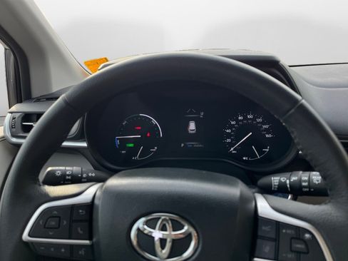 Certified 2024 Toyota Sienna XLE image 14