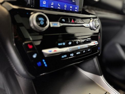 Used 2022 Ford Explorer Platinum image 18