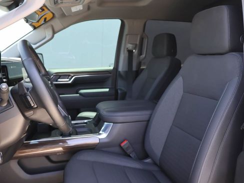 Used 2025 Chevrolet Silverado 1500 LT Trail Boss w/ Convenience Package II AWD/4WD image 11