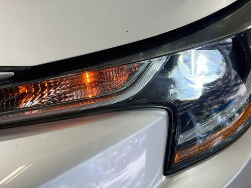 Used 2021 Toyota Corolla LE FWD image 12