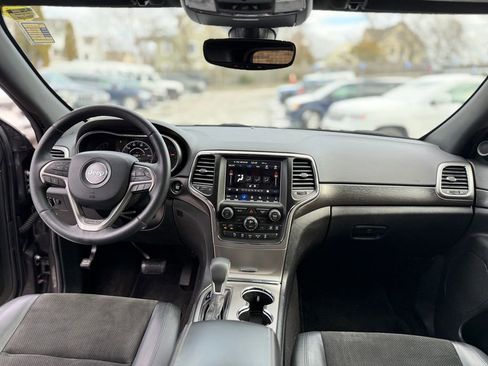 Used 2018 Jeep Grand Cherokee Altitude image 12