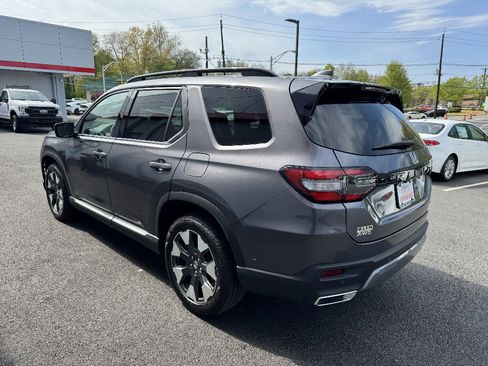 Used 2026 Honda Pilot Touring image 7