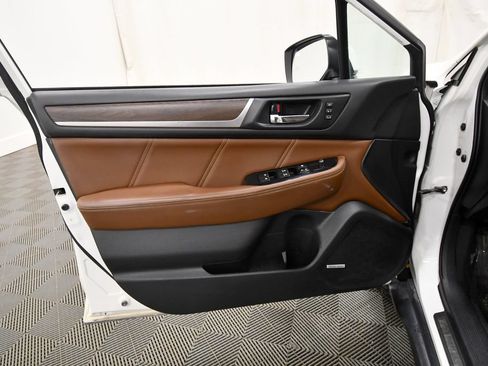 Used 2017 Subaru Outback 2.5i Touring AWD/4WD image 13