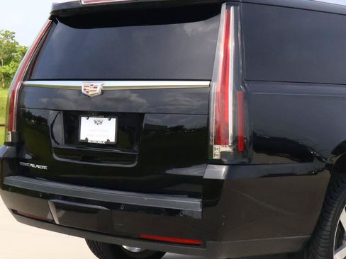 Used 2020 Cadillac Escalade ESV Premium Luxury RWD image 11