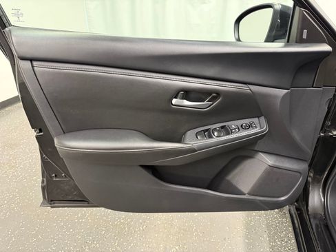 Used 2024 Nissan Sentra SV FWD image 9