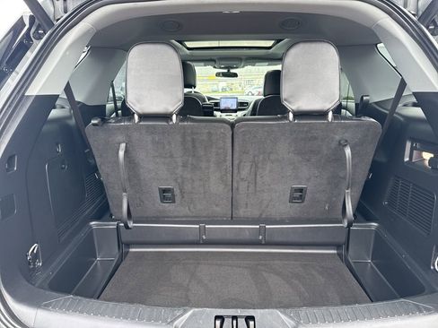 Used 2023 Ford Explorer XLT w/ Equipment Group 202A AWD/4WD image 19