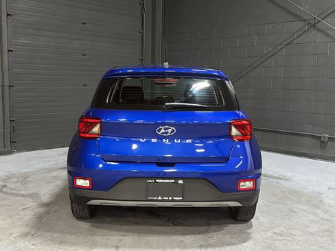 Used 2023 Hyundai Venue SE FWD image 5