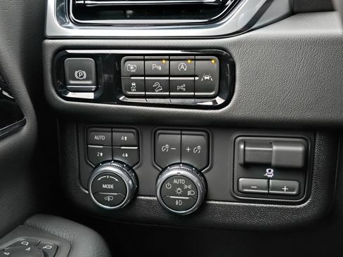 New 2026 GMC Yukon XL Denali w/ Denali Reserve Package AWD/4WD image 19