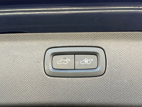 Used 2023 Volvo XC90 B5 Plus image 24