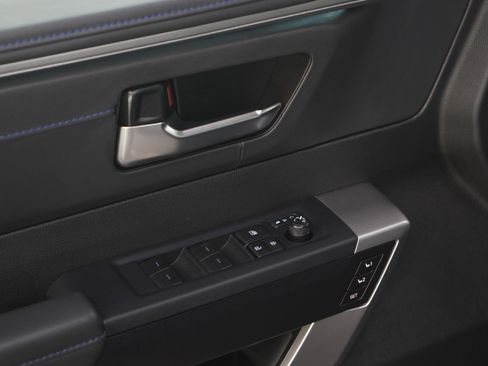 Used 2025 Toyota Sequoia Platinum image 23