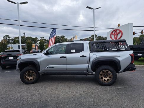 New 2025 Toyota Tacoma Trailhunter image 9