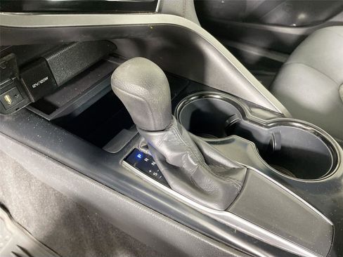 Used 2018 Toyota Camry LE image 17