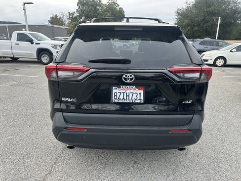 Used 2021 Toyota RAV4 XLE Premium image 3