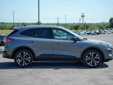 Used 2022 Ford Escape SE w/ SE Sport Appearance Package image 4