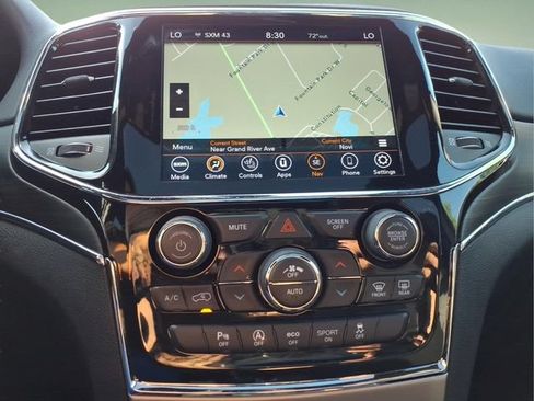 Used 2021 Jeep Grand Cherokee Limited w/ Sun & Sound Group AWD/4WD image 17