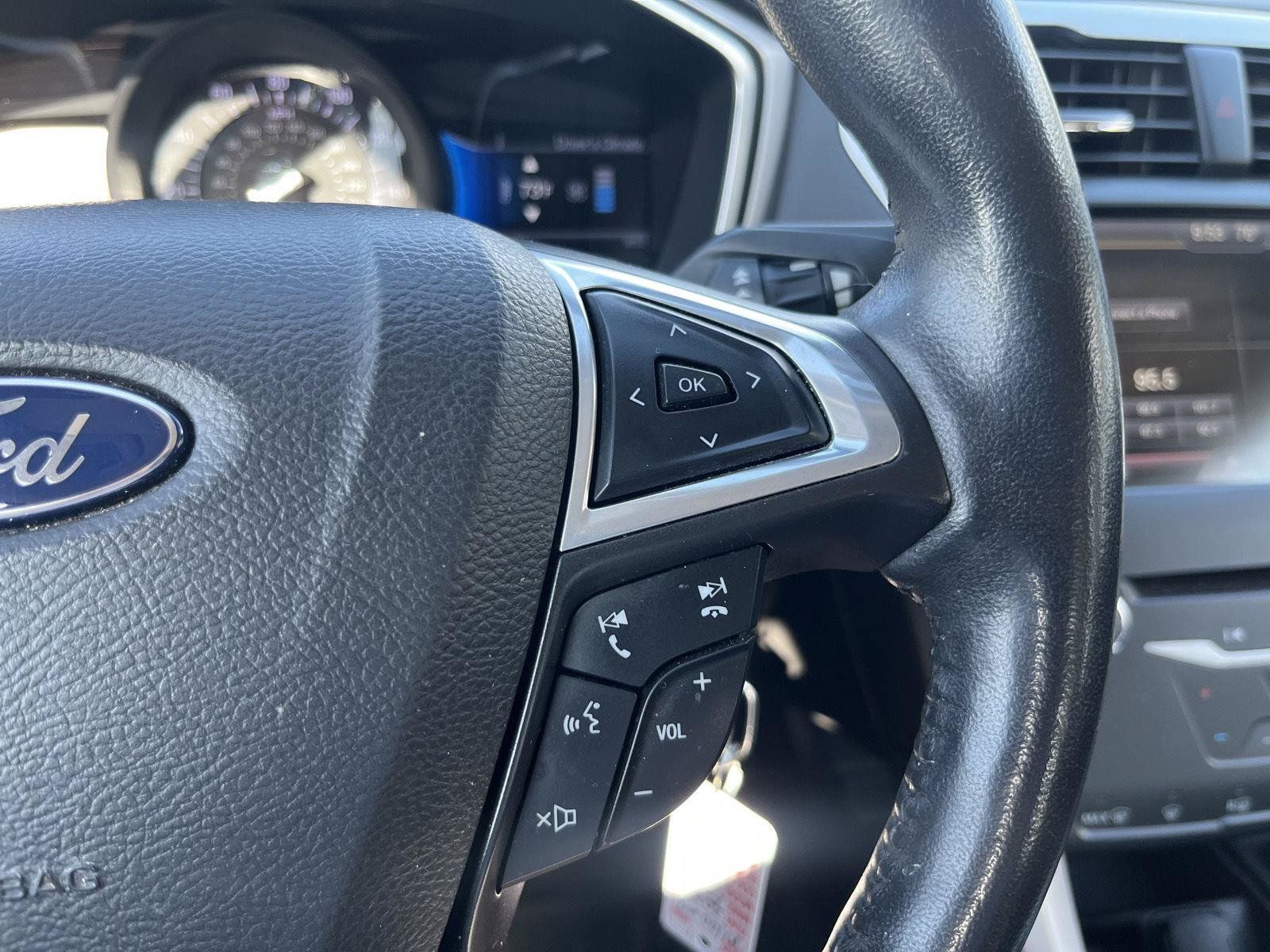 Used 2014 Ford Fusion SE FWD image 17