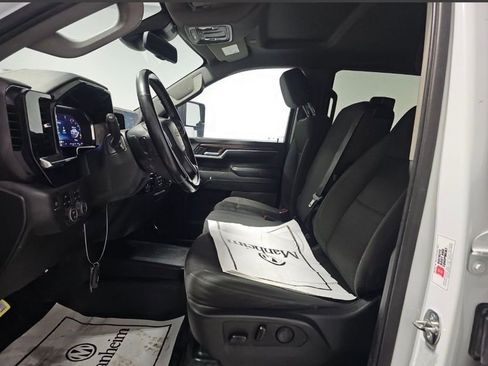 Used 2024 Chevrolet Silverado 2500 LT w/ Convenience Package image 9