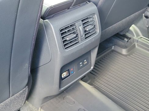 Used 2023 Nissan Rogue SL w/ SL Premium Package image 15