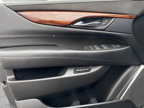 Used 2015 Cadillac Escalade Luxury image 24