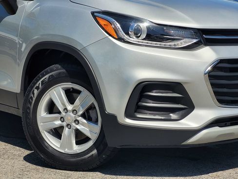 Used 2022 Chevrolet Trax LT w/ Driver Confidence Package AWD/4WD image 4