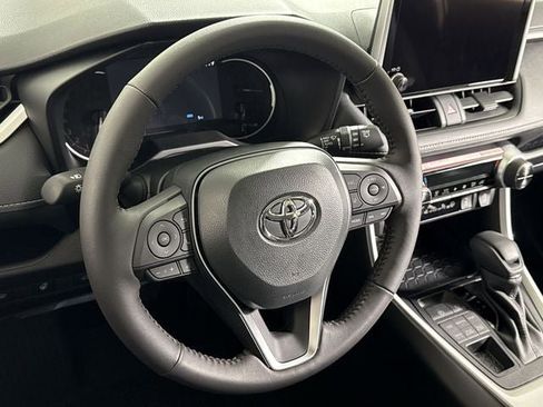 New 2025 Toyota RAV4 XLE image 18