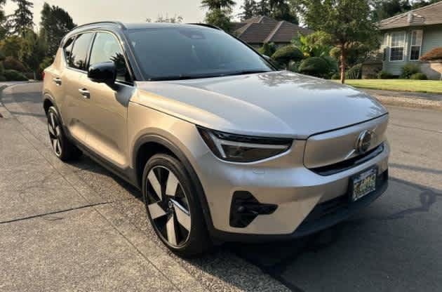 Used 2023 Volvo XC40 Recharge Ultimate w/ Protection Package Premier AWD/4WD image 9