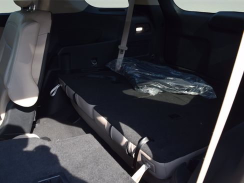 Used 2023 Ford Explorer XLT w/ Equipment Group 202A AWD/4WD image 9