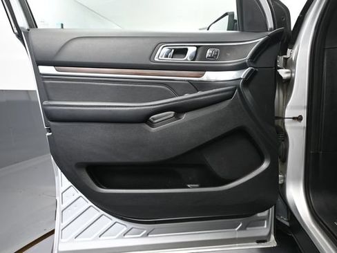 Used 2017 Ford Explorer Limited AWD/4WD image 18