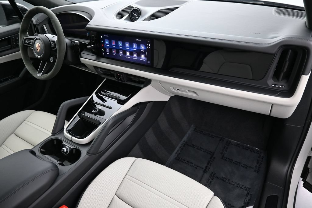 Certified 2026 Porsche Cayenne GTS AWD/4WD image 31