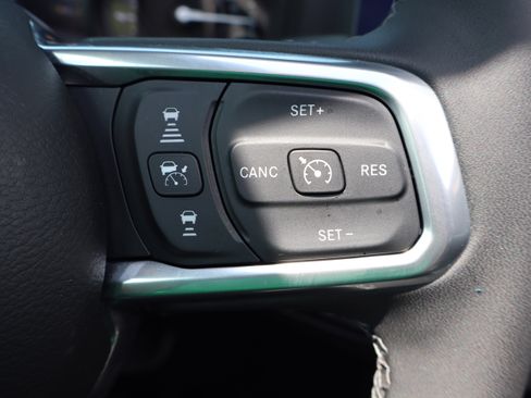 Used 2025 Jeep Wrangler Unlimited Sahara w/ Safety Group AWD/4WD image 16
