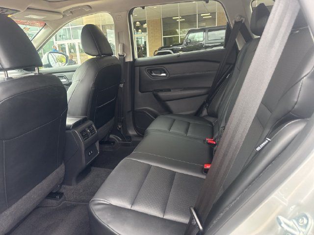 Used 2025 Nissan Rogue SV w/ SV Premium Package FWD image 19