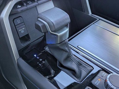 Used 2025 Toyota Sequoia Platinum image 11