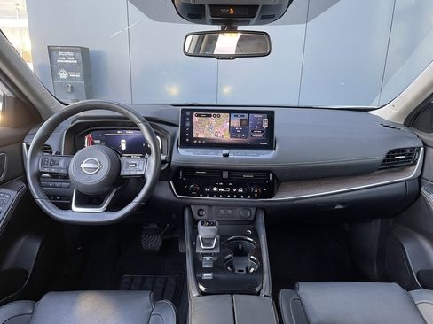 Used 2024 Nissan Rogue Platinum w/ Platinum Premium Package image 12