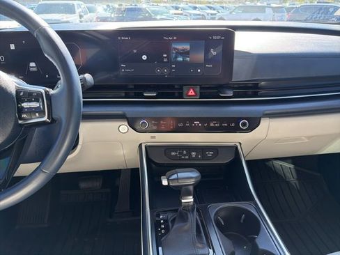Used 2025 Kia Carnival SX FWD image 28