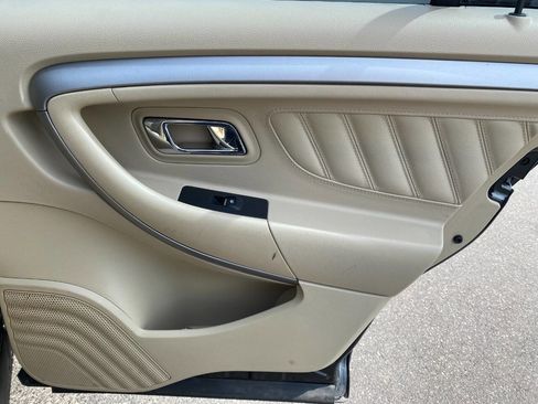 Used 2015 Ford Taurus SE image 27