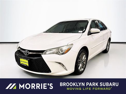 Used 2015 Toyota Camry SE image 1