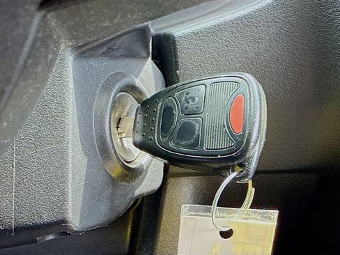 Used 2012 Jeep Compass Latitude FWD image 9
